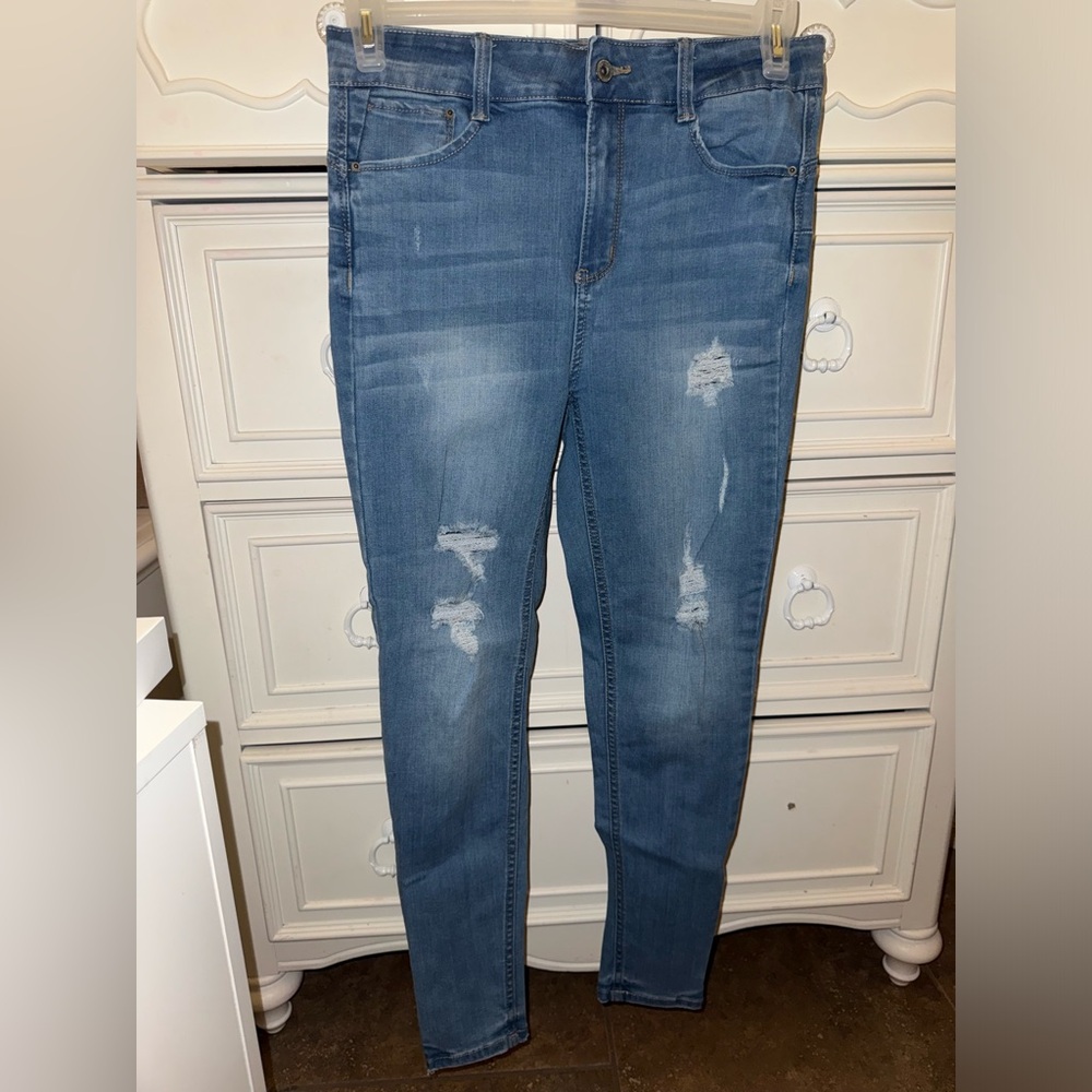 Women’s skinny distressed jeans
